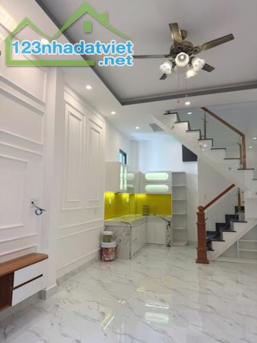 Nhà mới 4x9m Dương Bá Trạc P1Q8, Giá : 5.27 Tỷ (T/L) - 2