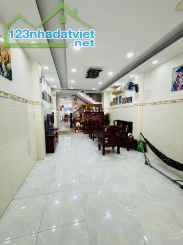 Bán nhà 4 tầng Âu Dương Lân Quận 8, ngang 4.2x25m, nhỉnh 13 tỷ
