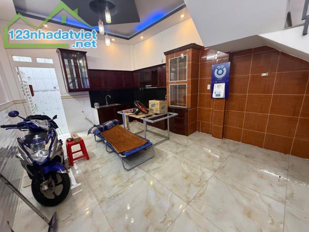 BÁN NHÀ HẺM 8M CHIẾN LƯỢC BÌNH TÂN --62M2--3 TẦNG -GIÁ :6.5 TỶ (TL) - 2