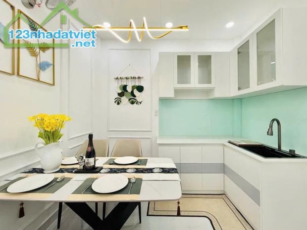 NGUYỄN DUY CUNG - KẾ CHỢ PHẠM VĂN BẠCH - 2 TẦNG - GIÁ 3.56 TỶ.