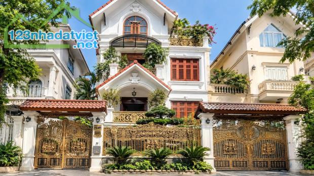 Chị Lan MB bán Gấp biệt thự KĐT Văn Phú gần công viên Hà Đông 220m2 chỉ 3x tỷ. 0989626116