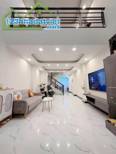 Nhà vị trí đẹp bờ kè Nguyễn Duy P8Q8 (P.Chánh Hưng)
