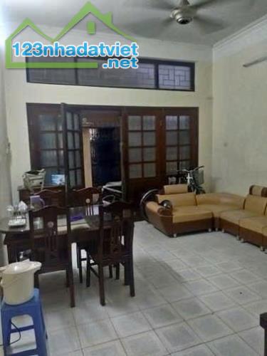 CHO THUÊ NHÀ NGUYÊN CĂN ĐẶNG VĂN NGỮ, ĐỐNG ĐA, SẴN NỘI THẤT Ở LUÔN