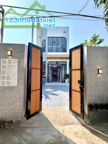 Bán nhà mới xây gần chợ Gò Đen dt 108m2 1 lửng, 3pn,3wc giá 2,65 tỷ