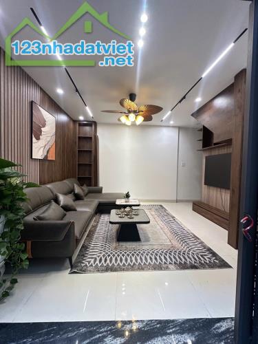 Nhỉnh 9ty sẵn nội thất, khách chỉ việc mang quần áo vào ở - 1