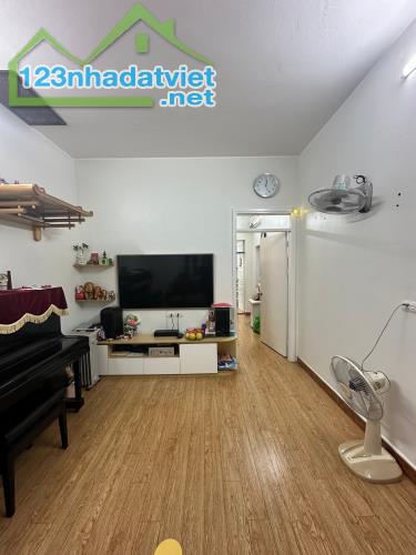 Cực sốc! Trung tâm Quận. HBT Dân xây 30m x 5 tầng, 3 ngủ, ô tô cách 30m, giá 5,95 tỷ(TL) - 1