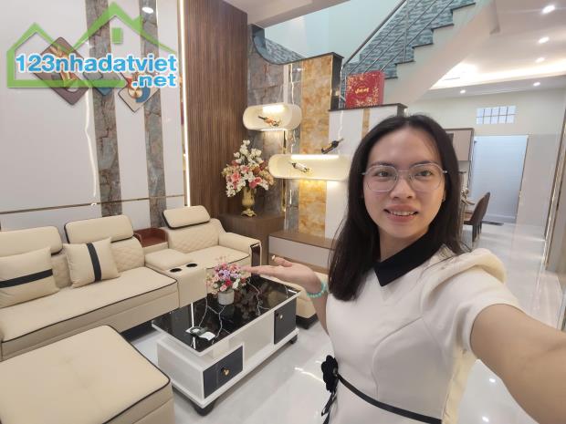 Ngay chợ Tân Hương, nhà 75m² full nội thất chỉ 6Đ lớn