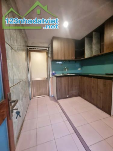 CHO THUÊ CĂN HỘ TẬP THỂ VĨNH HỒ, ĐỐNG ĐA, Ở LUÔN – 5TR - 2