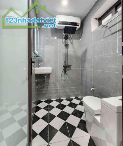 BÁN CĂN TẬP THỂ PHỐ MAI ĐỘNG 43/68M2 2 NGỦ, VS RIÊNG HƠN 3 TỶ - 5