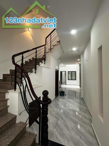 Nhà 3 tầng, 73m2 nhỉnh 7 t.ỷ (100tr/m2), ngay chợ Gò Vấp.