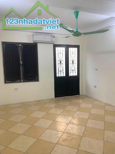 Cho thuê nhà ngõ phố Nam Dư, Hoàng Mai 35m x 5 tầng, giá 9tr/tháng - 2