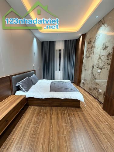 🏡 CHO THUÊ NHÀ NGUYÊN CĂN HỒ BA MẪU – ĐỐNG ĐA  35M² × 6 TẦNG  3PN  THANG MÁY  16