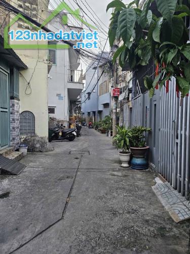 TỈNH LỘ 10 CẠNH TÊN LỬA - 60M2 (4 X 15) - HẺM 6M GẦN MẶT TIỀN - CHỈ 4.X TỶ