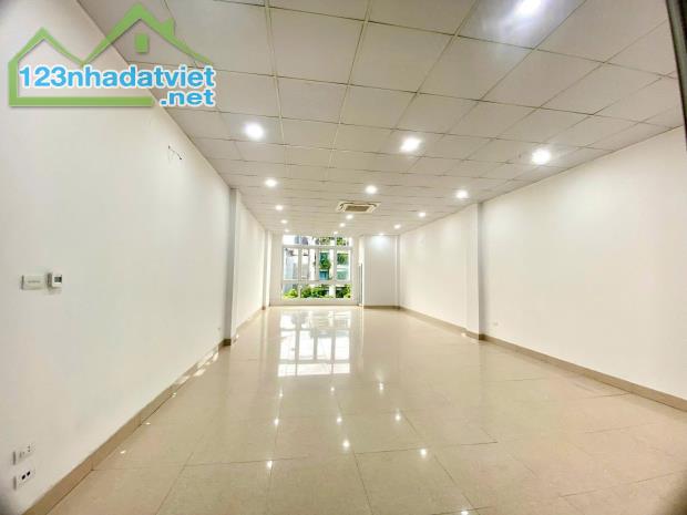 CHO THUÊ VĂN PHÒNG KĐT ĐỀN LỪ 2- GẦN VƯỜN HOA - THANG MÁY :DT 100m2 /sàn - 4