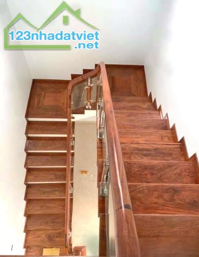 Nhà tôi cho thuê nhà, 121m2_ 5T; Huỳnh Thúc Kháng, Nguyên Hồng -38 tr - 1
