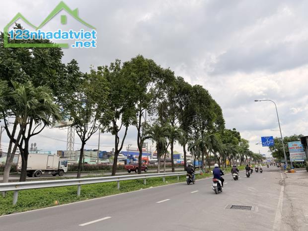 NHÀ 4 TẦNG (CÓ THANG MÁY) - MT ĐƯỜNG NHỰA 6M - TRỤC QL13 - THỦ ĐỨC - 167M2 - CHỈ 12 TỶ - 3