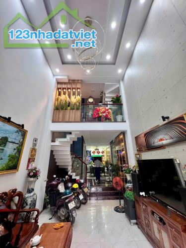 NHÀ  MỚI 5 TẦNG -THANG MÁY -GẦN EMART 2 - PHAN HUY ÍCH - GÒ VẤP -HẺM 10M -GIÁ 12 TỶ TL - 3