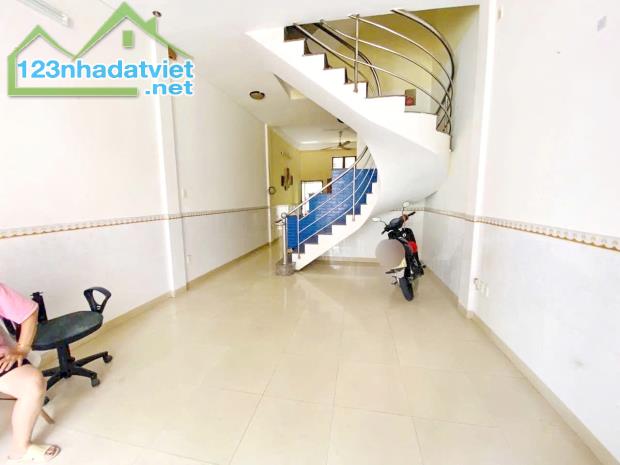 NHÀ MẶT TIỀN 2 LẦU KDC CAO LỖ GẦN TTTM PARC MALL QUẬN 8 - 1