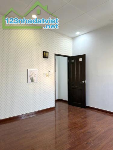 Nhà 3 tầng vài bước ra mặt tiền Hưng Phú P9Q8 (P.Chánh Hưng). Giá: 2.7 tỷ - 1