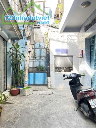 Nhà cấp 4 (6.3x13.5m) nở hậu hẻm cụt đường Phạm Hùng P4Q8. Giá: 6 tỷ - 2