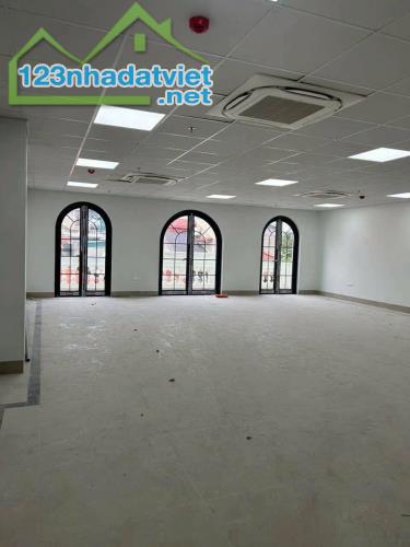 Rất gấp tìm khách thuê 110m2, mt9m, 4T, 75tr, Nguyễn Phúc Lai, Đống Đa, ô tô tránh, KD.