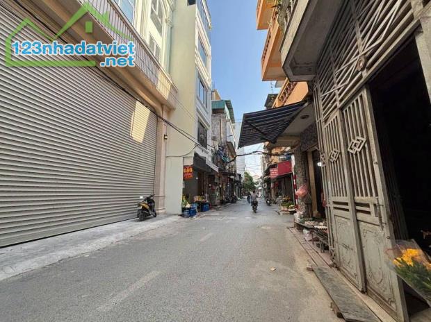 Rất gấp tìm khách thuê 110m2, mt9m, 4T, 75tr, Nguyễn Phúc Lai, Đống Đa, ô tô tránh, KD. - 3