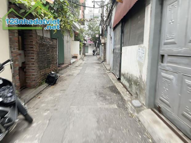 Cần bán 55,3m2 đất ngõ 249 Thạch Bàn Long Biên. Sát chợ và trường học các cấp