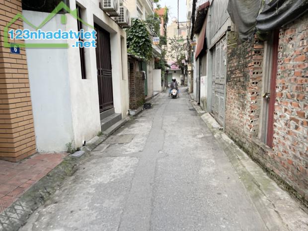 Cần bán 55,3m2 đất ngõ 249 Thạch Bàn Long Biên. Sát chợ và trường học các cấp - 2