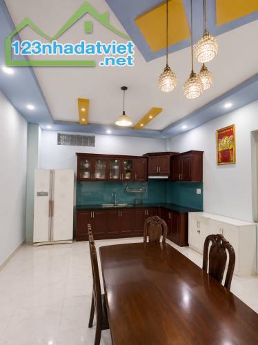 Bán nhà hẻm xe hơi Phạm Văn Đồng, giáp Bình Thạnh, Phú Nhuận, 80M2, 5Pn, 9 tỷ TL - 1