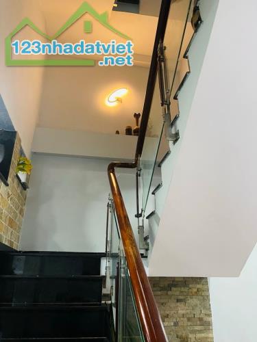 Bán nhà hẻm xe hơi Phạm Văn Đồng, giáp Bình Thạnh, Phú Nhuận, 80M2, 5Pn, 9 tỷ TL - 2