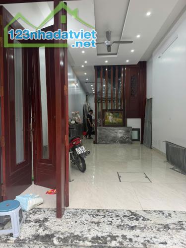 Cho thuê NR Bùi Huy Bích - Thịnh Liệt, Hà Nội, 63m,x 5T, 7Pn , thang máy 35 tr, có bớt - 1