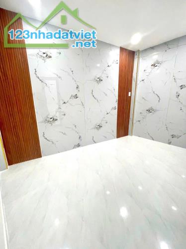 Nhà hẻm 125 Nguyễn Thị Tần P.Chánh Hưng (P1Q8) - 1