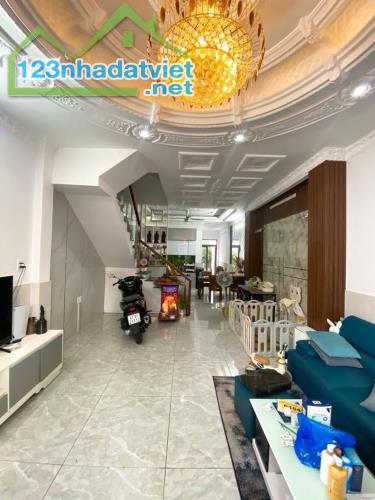 NHÀ BÈ-NHÀ 3 TẦNG-DTSD 300M2- HUỲNH TẤN PHÁT- GIÁ CHỈ 5Đ HƠN