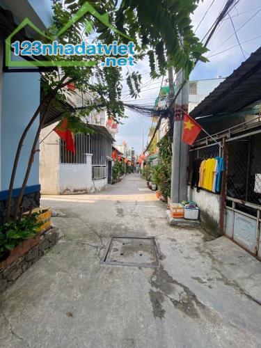 NHÀ BÈ-NHÀ 3 TẦNG-DTSD 300M2- HUỲNH TẤN PHÁT- GIÁ CHỈ 5Đ HƠN - 1