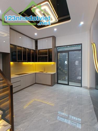 🔥 **6.8 TỶ SỞ HỮU NHÀ 4 TẦNG – ĐƯỜNG 10M XE TẢI TRÁNH – GIÁP GÒ VẤP!** 🔥  🏡 **NHÀ - 3