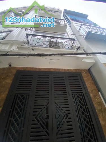 CHO THUÊ NHÀ NGÕ 150 , TÂN KHAI ,HOÀNG MAI . GIÁ 12TR