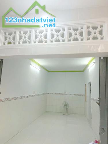 Nhà hẻm nở hậu Tùng Thiện Vương P13Q8 P.Phú Định