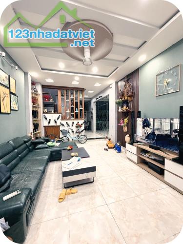 SÁT EMART PHAN VĂN TRỊ – HẺM XE HƠI – 64M² – 3 TẦNG – 4PN – 6.XTỶ