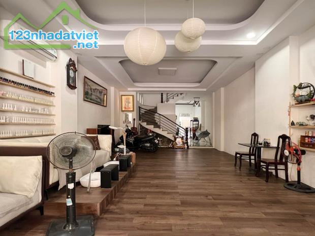 Bán Nhà Mặt Phố Quận 8 - 4 Tầng, 6 Phòng Ngủ, Giá 13.9 Tỷ - 1
