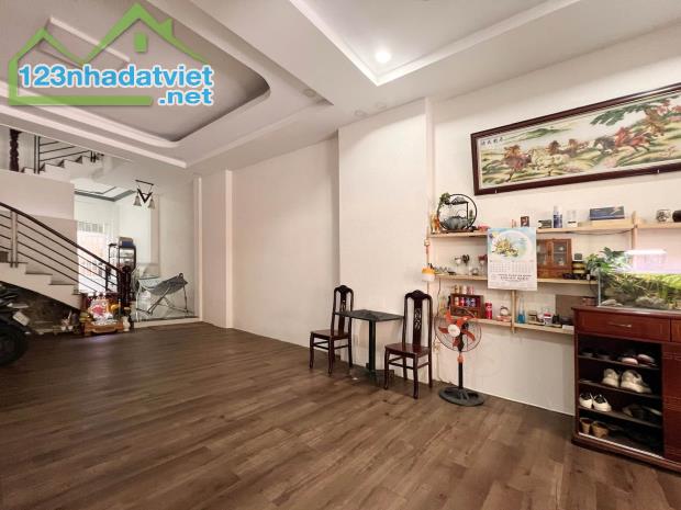 Bán Nhà Mặt Phố Quận 8 - 4 Tầng, 6 Phòng Ngủ, Giá 13.9 Tỷ - 3