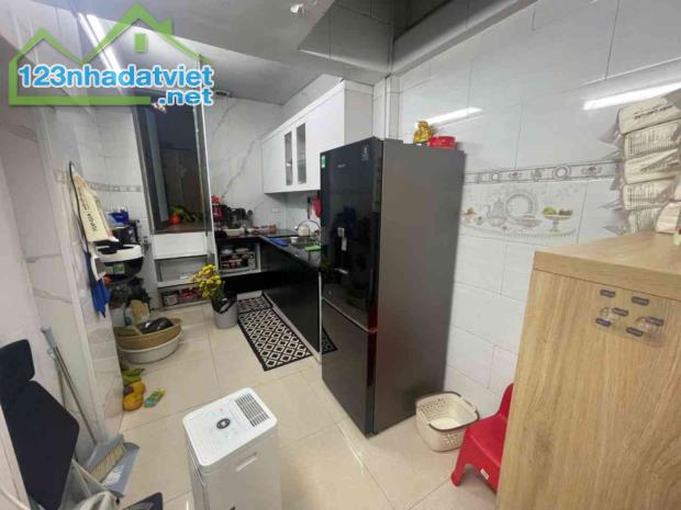 Bán căn hộ thuộc Biệt Thự Cổ Mặt Phố Mai Hắc Đế - 48/120m2 - 3 phòng - SDCC - KO QH - 2