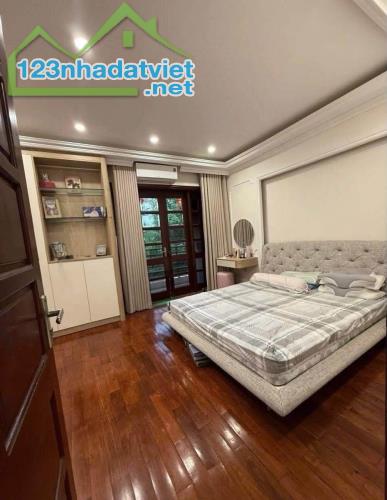 🔥 BIỆT THỰ LIỀN KỀ HOÀNG HOA THÁM – 104M² – 4 TẦNG – MT 5,5M – THANG MÁY – Ô TÔ ĐỖ CỬA –