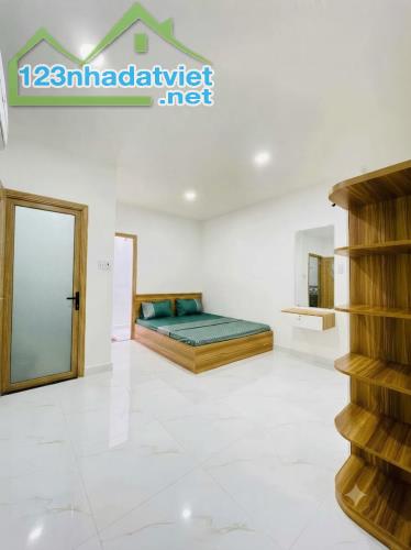 Nhà mới đẹp - ngang 4m - hẻm thông - giá 4,2 tỷ TL - 4