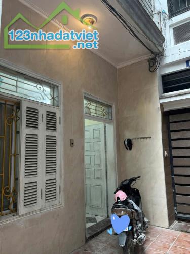 Cho thuê nhà ngõ ba gác phố Đặng Văn Ngữ, Đống Đa 60m x 3 tầng, giá 13tr/tháng