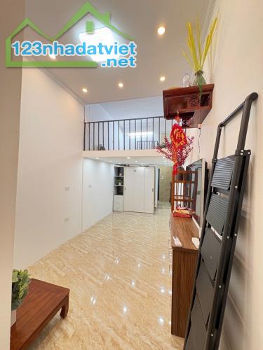 Bán căn hộ tầng 2 Phố Hàng Chuối - 40m2 - căn hộ khép kín - Sổ đỏ riêng - Giá 3,1 Tỷ