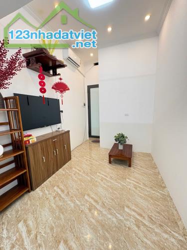 Bán căn hộ tầng 2 Phố Hàng Chuối - 40m2 - căn hộ khép kín - Sổ đỏ riêng - Giá 3,1 Tỷ - 3