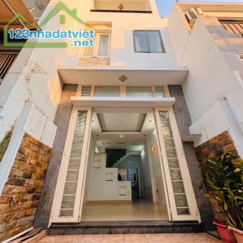 Nhà Quận 1 khu phân lô VIP 4 tầng, giá "mềm xèo" chốt lẹ kẻo trễ!