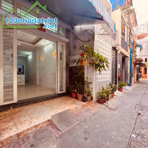 Nhà Quận 1 khu phân lô VIP 4 tầng, giá "mềm xèo" chốt lẹ kẻo trễ! - 1