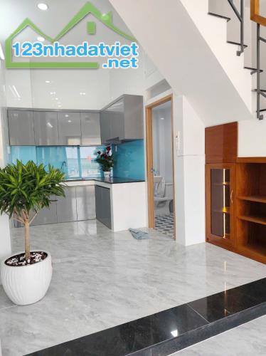 Nhà mới 4 tầng mặt tiền đường Ụ Cây P10 Q8. Giá: 5.39 tỷ - 3
