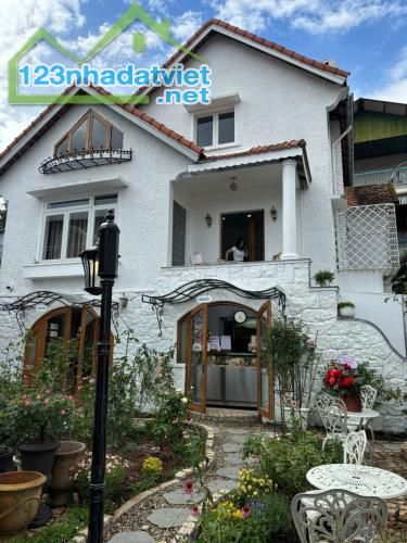 BÁN VILLA PHONG CÁCH PHÁP CỔ ĐIỂN – TRUNG TÂM ĐÀ LẠT – DÒNG TIỀN 30 TRIỆU/THÁNG
